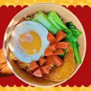 Hình ảnh Mì trộn tóp mỡ trứng - trứng - xúc xích - soup