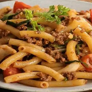 Nui xào bò - 36.000 ₫ tại Kim Oanh Bánh Mì Xôi Mặn - Nguyễn Thị Minh Khai