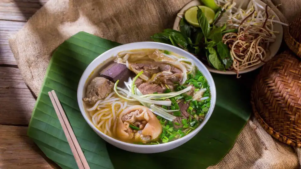 Bún bò - giò - 55.000 ₫ tại Bún Bò Huế Lan Anh - Quang Trung