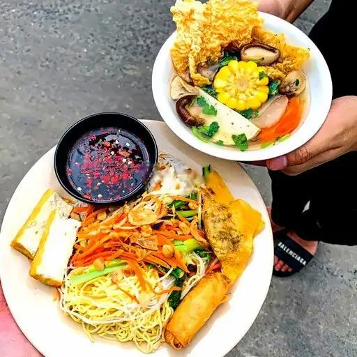 Bún xào chay - súp rau củ - 50.000 ₫ tại Tiệm Chay Nhà Mình - Hoàng Văn Thụ