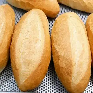 Bánh mỳ - 5.000 ₫ tại Bò Né, Bò Bít Tết & Tôm Sốt Trứng Muối Phô Mai - Bình Quới