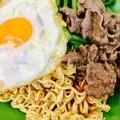 Mì gói xào bò - trứng - 45.000 ₫ tại Cô Út - Mì & Nui Xào Bò