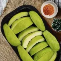 Ổi trắng hoặc đỏ - 25.000 ₫ tại Trái Cây Cắt Sẵn MT - Nguyễn Tất Thành 