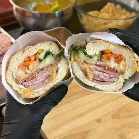 Hình ảnh Bánh Mì Chú Chill - Bánh Mì Thịt & Heo Quay Sài Gòn - Ô Chợ Dừa