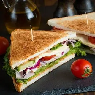 Sandwich trứng ham thuần chay - Vegan egg sandwich - 55.000 ₫ tại GBomb Cuisine Vegan - Thuần Chay - Nguyễn Hữu Cảnh