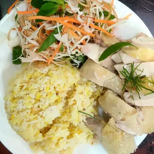 Cơm gà chặt / xé phay trộn gỏi - canh - 60.000 ₫ tại Sơn Nga - Miến & Phở Gà - Nguyễn Trọng Tuyển