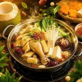 Hình ảnh Lẩu gà nước dừa đặc biệt