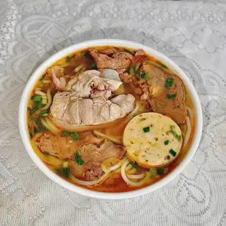Bún bò tái chả - 46.000 ₫ tại Bún Riêu Nguyệt Cát - Lê Lợi