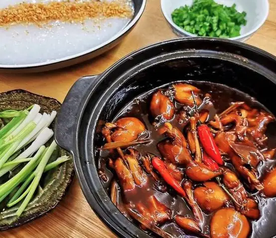 Cháo ếch hương tỏi - ếch kho Singapore 2 con - 100.000 ₫ tại Cháo Ếch Singapore Lion Kingdom - Nguyễn Văn Khối