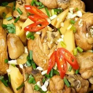 Cơm gà kho măng - 69.000 ₫ tại Cơm Văn Phòng Hoa Mai - Hiền Vương