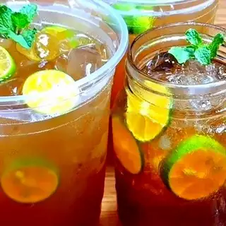Hồng trà tắc - 10.000 ₫ tại A.T Food - Gà Ủ Muối Hoa Tiêu - Nguyễn Văn Thương