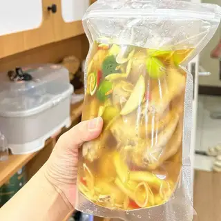 Hình ảnh Chân gà tươi ngâm sả ớt cóc xoài non - phần nhỏ 5 chân to tặng kèm 1 trà sả tắc  