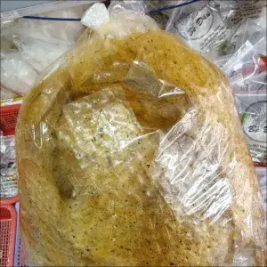 Hình ảnh Bánh tráng rong biển tỏi phi đậm đà