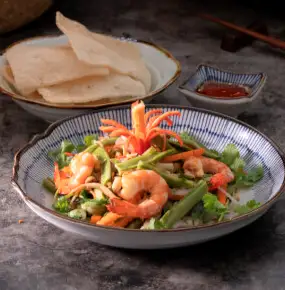 Gỏi Tiến Vua Tôm Thịt - 171.720 ₫ tại Hoàng Yến Vietnamese Cuisine - Hai Bà Trưng