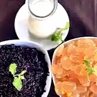 Hình ảnh Sữa chua nếp cẩm hạt đác