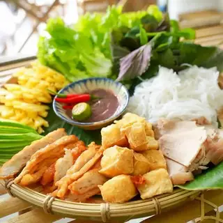 Bún đậu chả mực - 56.000 ₫ tại Bún Đậu Mắm Tôm Mẹ Tôi - Đường Số 3