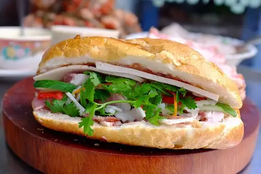 Bánh mì chả - thịt nguội size lớn - 27.000 ₫ tại Bánh Mì Hà Nội - Đường Số 3