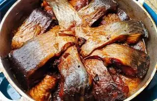 Hình ảnh Cá trắm kho chuối 1kg