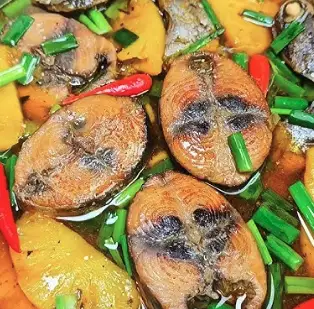 Cá ngừ kho thơm - 45.000 ₫ tại Cơm Trưa Văn Phòng Hồng Phát - Cơm & Bánh Mì - Trương Văn Bang
