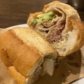 Hình ảnh Bánh mì pate thịt