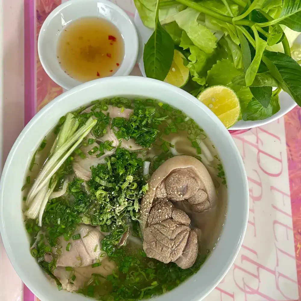 Bánh canh giò nạc - 82.000 ₫ tại Đặc Sản Trảng Bàng AT - Nguyễn Trung Nguyệt