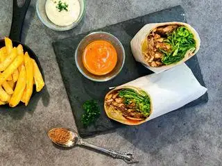 Chicken shawarma with hummus - 150.000 ₫ tại Kebabs & Wraps - Xuân Thuỷ