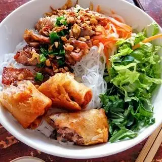 Bún thịt nướng - chả giò - 55.000 ₫ tại Bún Thịt Nướng - Phạm Thế Hiển