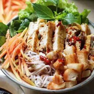 Bún nước tương thịt luộc - đậu hũ - 55.000 ₫ tại Bún Chả Quang Bảo - Bún Đậu Mắm Tôm - Nguyễn Bá Tuyển