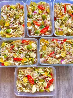 Hình ảnh Chân Gà Có Xương Ngâm Sả Tắc 