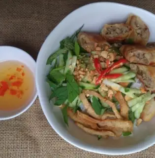 Bún bì chả giò - 40.000 ₫ tại Bánh Xèo Gia Hân - Hồ Xuân Hương