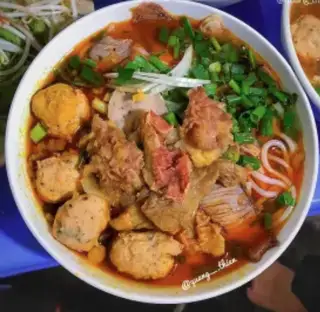 Bún bò chả cua - 54.600 ₫ tại Bún Bò Huế Chính Hiệu Sơn Kỳ - Đường CC2