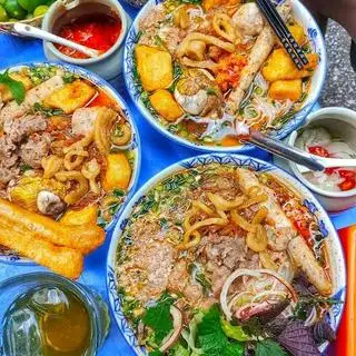 Hình ảnh Bún riêu thập cẩm trứng