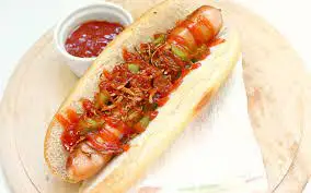 Hình ảnh Bánh mì kẹp xúc xích