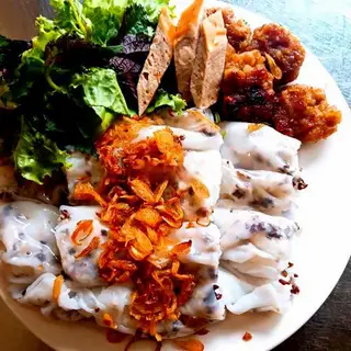 Hình ảnh Bánh cuốn chả quế lẫn nướng 