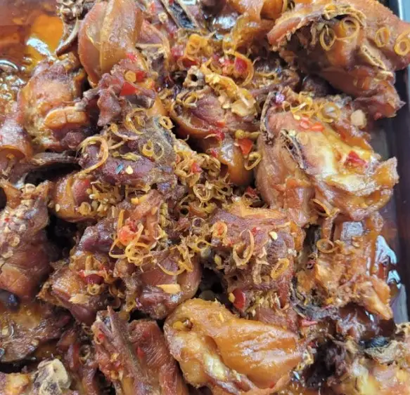 Cơm gà kho sả - 55.000 ₫ tại Cơm Tấm Như Ý - Nguyễn Văn Thương
