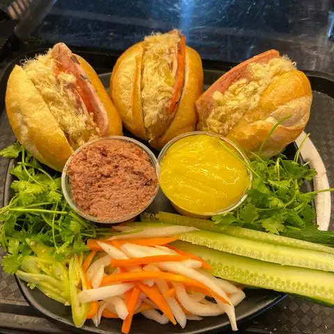 Hình ảnh Bánh Mì Dừa Tươi - Nguyễn Ảnh Thủ
