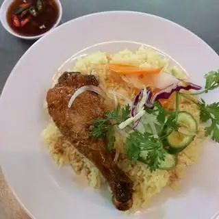 Cơm đùi gà rô ti - 55.000 ₫ tại Cơm Gà Tam Kỳ Quốc Ân - Đào Duy Từ