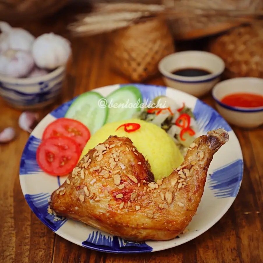 Cơm chiên đùi gà mắm tỏi - 90.000 ₫ tại Cơm Gà Dũng Ký - Nguyễn Thông