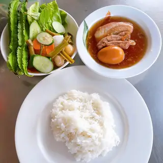 Hình ảnh Cơm thịt kho tàu