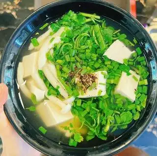 Canh xà lách xoong đậu hủ nấm chay - 84.000 ₫ tại MeLyFood - Nhà Hàng Cơm Niêu & Cua Singapore - Hàm Nghi