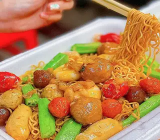 Hình ảnh Mì trộn cá viên - Xúc xích - 
