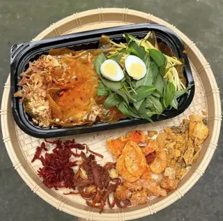 Bánh tráng trộn sate thập cẩm - 40.000 ₫ tại Bánh Tráng Trộn 9 Giờ Hơn - Tô Hiến Thành