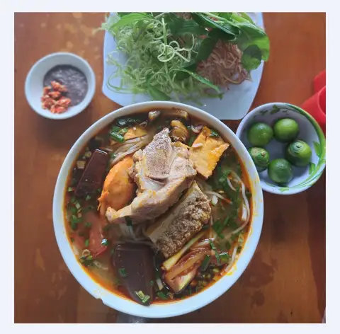 Quán Minh Cận - Bún Riêu Cua Đồng Gia Truyền - Phạm Thế Hiển - Bún/Phở/Mỳ/Cháo gần bạn