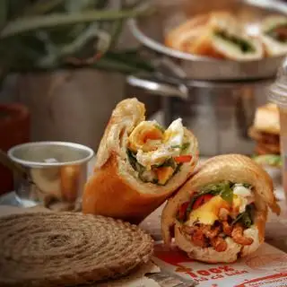 Bánh mì chả cá trứng - đặc biệt - 40.000 ₫ tại Bánh Mì Chả Cá - Trần Quốc Toản