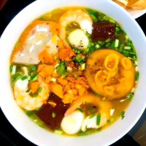 Bánh canh cua thập cẩm Yuna - có giò - nhiều tôm cua - 93.000 ₫ tại Bánh Canh Cua Mẹ YuNa - Lê Văn Quới