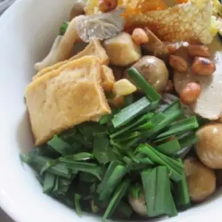 Mì Quảng khô chay - 45.000 ₫ tại Quán Chay 59 - Nguyễn Công Trứ