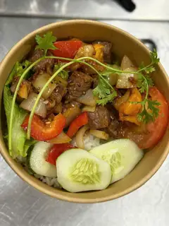 Cơm bò lúc lắc - 69.000 ₫ tại BẾP LÀNH COFFEE & TEA ĂN VẶT - CƠM VĂN PHÒNG - Trần Hưng Đạo