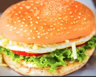 Hamburger bò trứng - 38.000 ₫ tại A Tèo - Hamburger & Sandwich - Bành Văn Trân