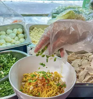 Mì tươi khô thập cẩm - 65.000 ₫ tại Hủ Tiếu Nam Vang 69 - Trần Huy Liệu