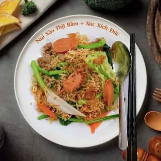 Nui Xào Thịt Bằm + Xúc Xích Đức - 37.000 ₫ tại Kem Bơ - Trái Cây Tô 251 - Nguyễn Thị Minh Khai